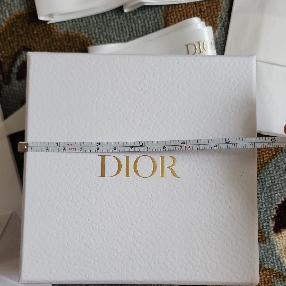 Dior White and Gold Packaging Set - Picture 15 of 17
